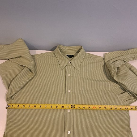 Vintage J. Crew Men's Medium Long Sleeve Button Down Shirt Style 67411 (2005) - Picture 10 of 14